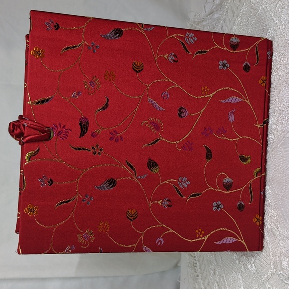 Photo Album & Memento Box, Red Floral Faux Silk Jacquard, 100 4"X6" Photos, NWOT - Picture 6 of 6